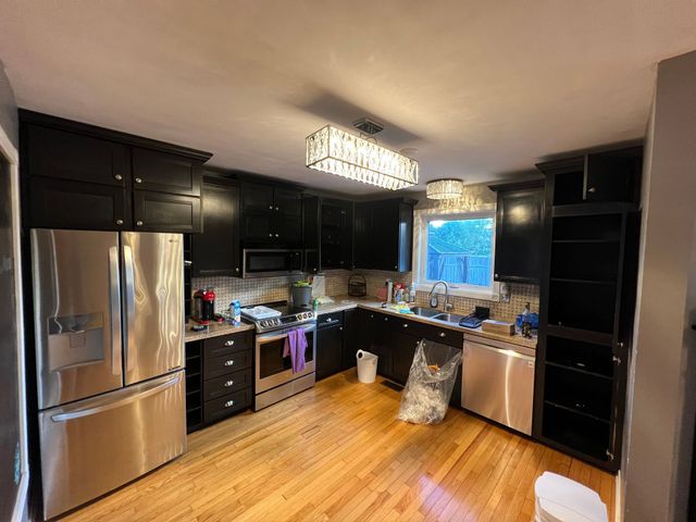 Kitchen before refinishing